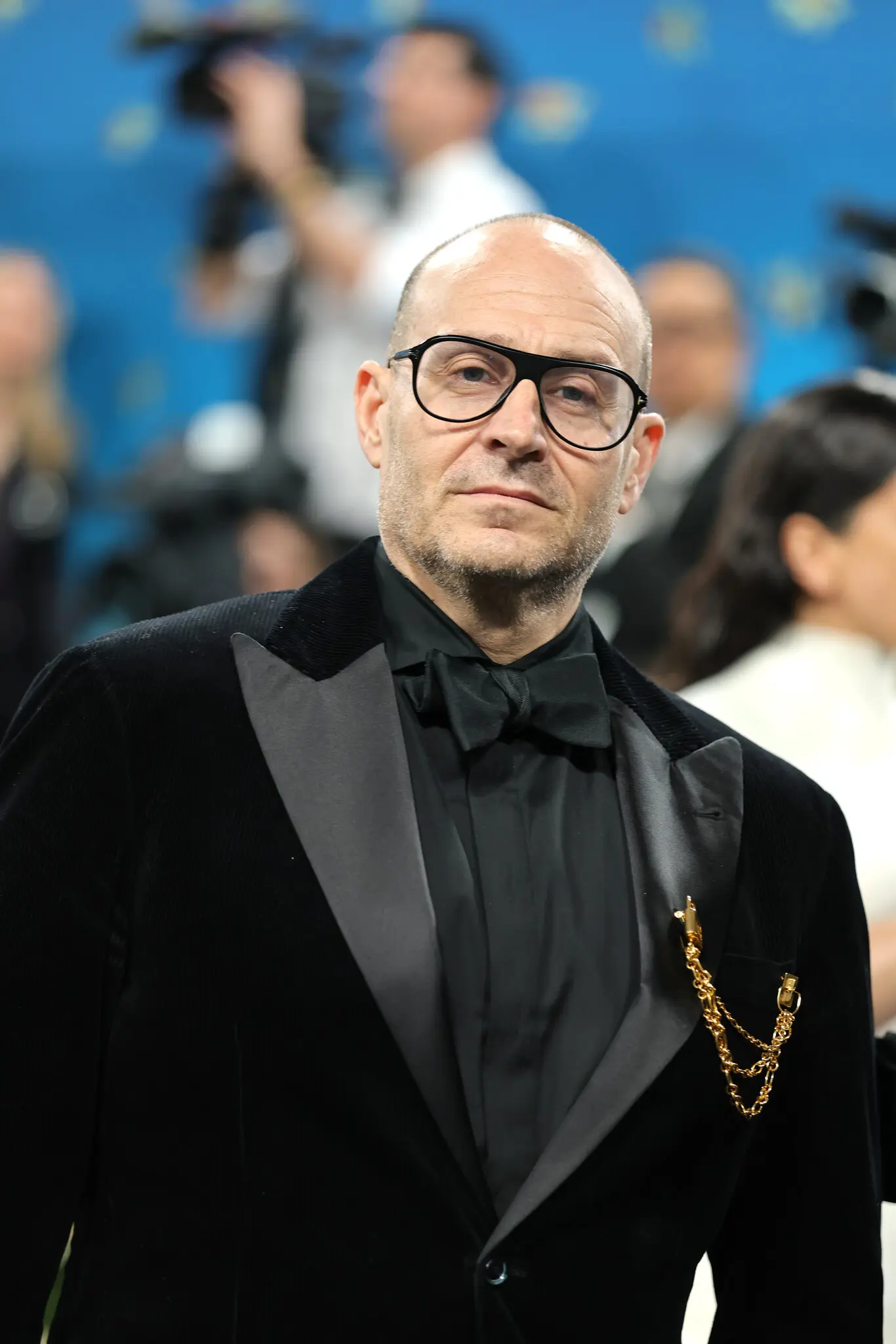 Saks C.E.O. Steps Down Amid Debt Crisis